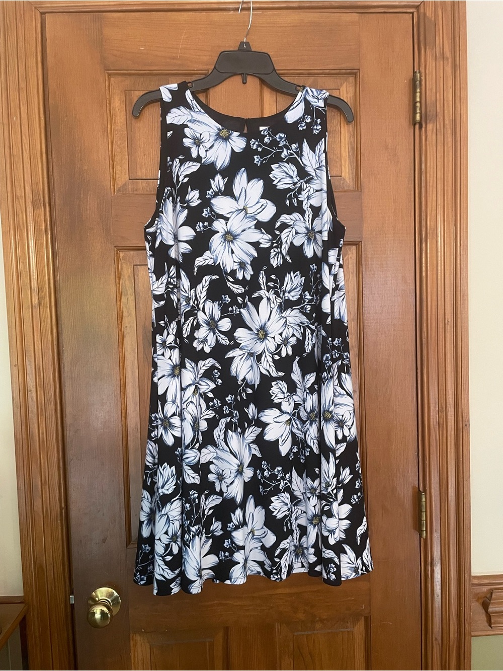 Anne Klein Black Sleeveless Dress with White/Blue Floral Print, Keyhole, Size 14